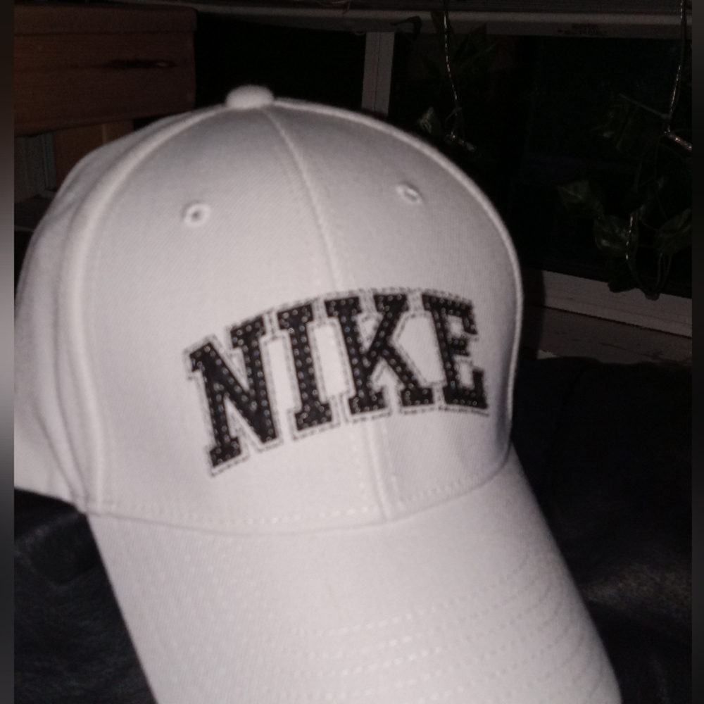 Adult Vintage Black and white unisex Nike baseball hat